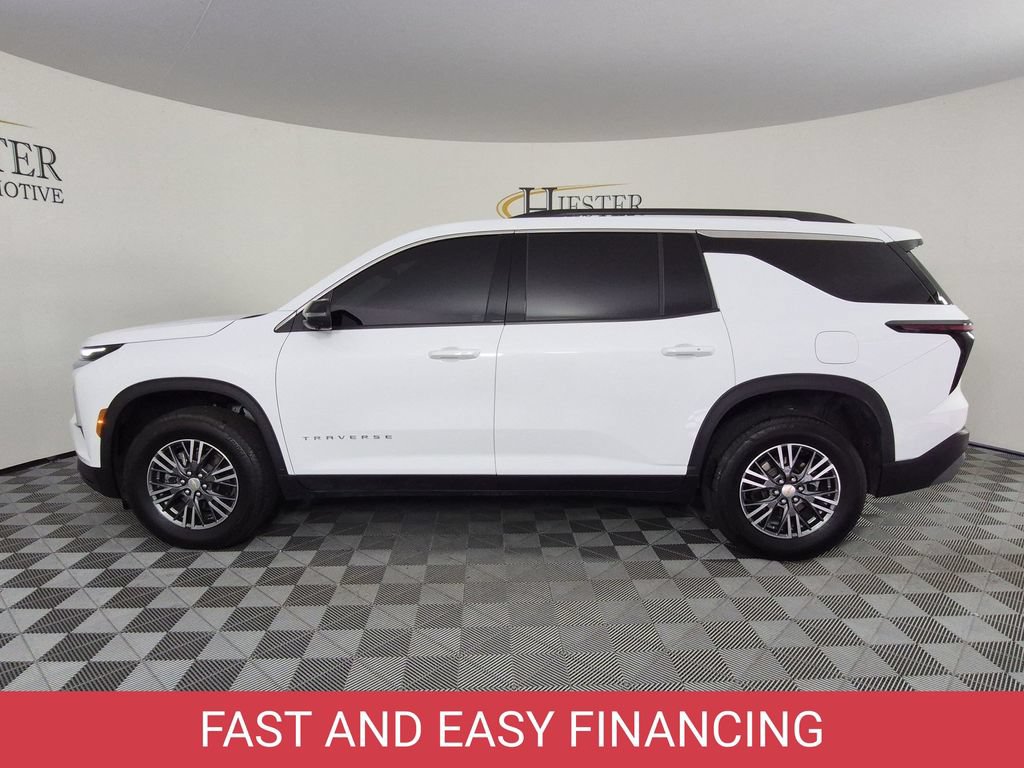 Used 2025 Chevrolet Traverse LT w/ Driver Confidence Package FWD image 7