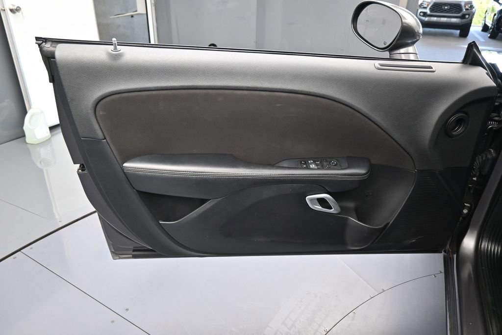 Used 2022 Dodge Challenger SXT w/ Driver Convenience Group RWD image 13