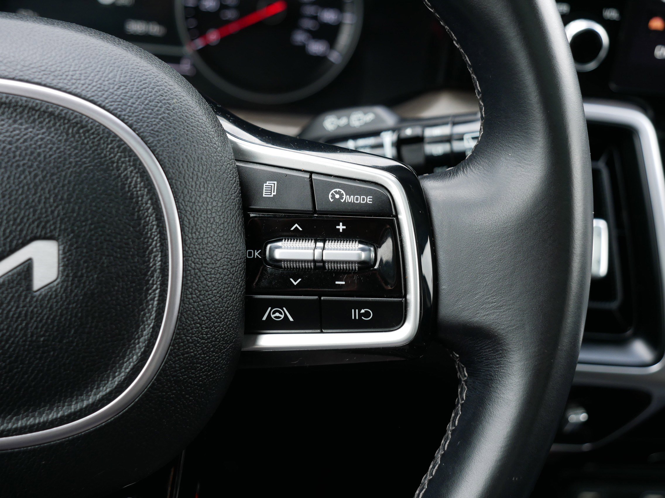 Certified 2022 Kia Sorento S w/ Panoramic Sunroof Package image 30