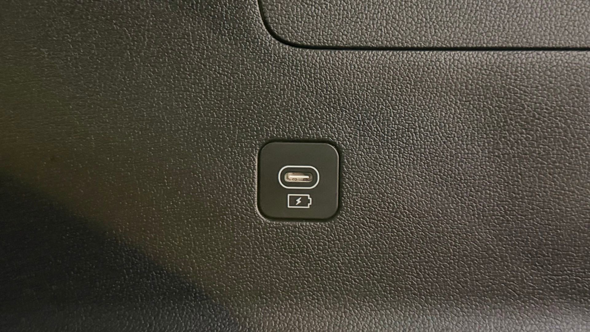 Used 2024 Kia Sorento S w/ Panoramic Sunroof Package image 43