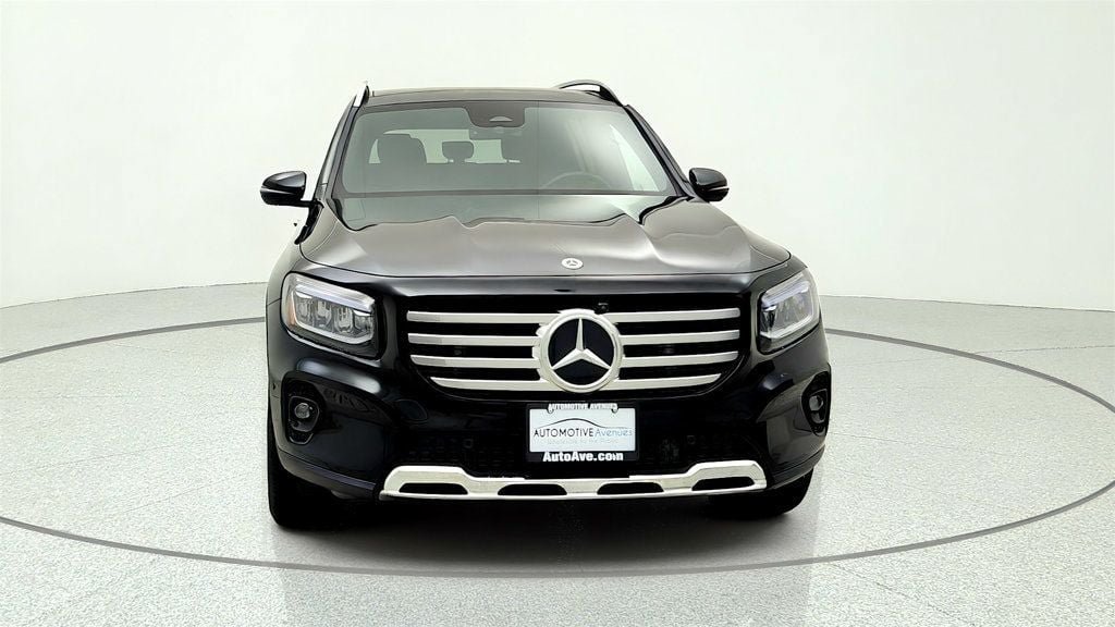 Used 2024 Mercedes-Benz GLB 250 4MATIC w/ Exclusive Package image 2