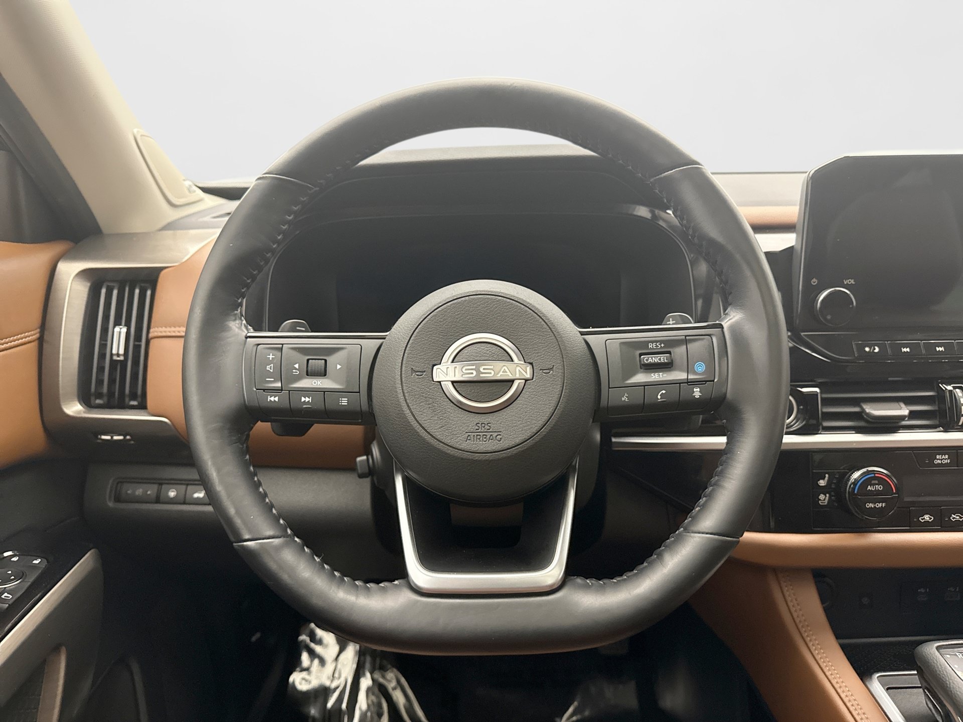 Used 2022 Nissan Pathfinder Platinum w/ Cargo Package AWD/4WD image 12