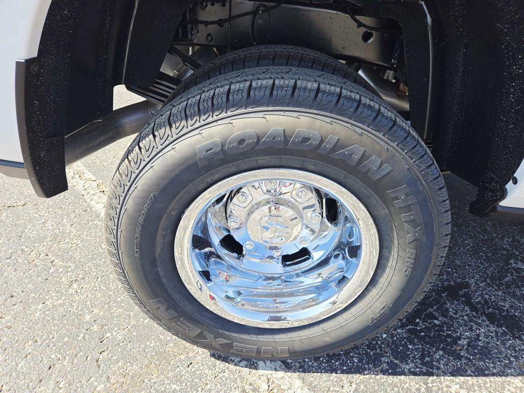 New 2026 RAM 3500 Tradesman AWD/4WD image 17