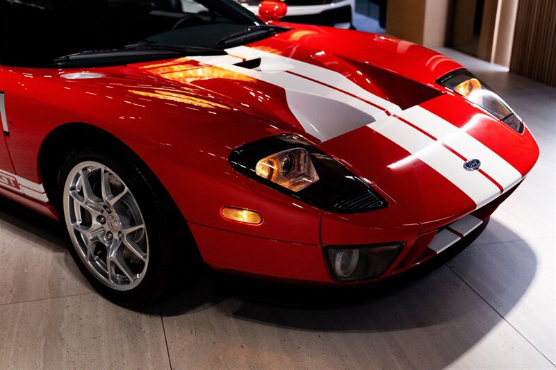 Used 2005 Ford GT RWD image 16