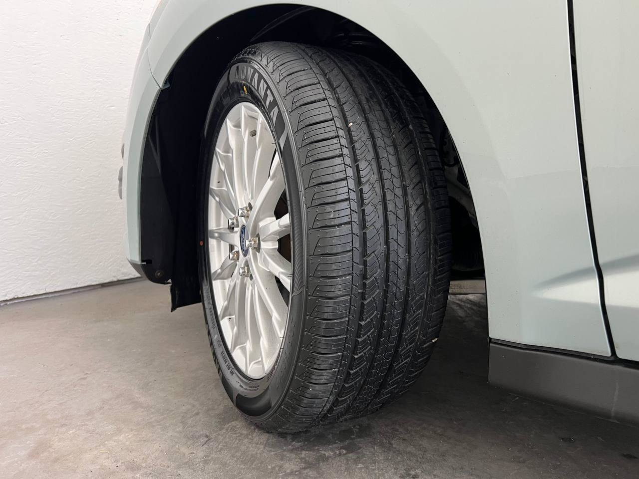 Used 2013 Ford C-MAX SEL image 30