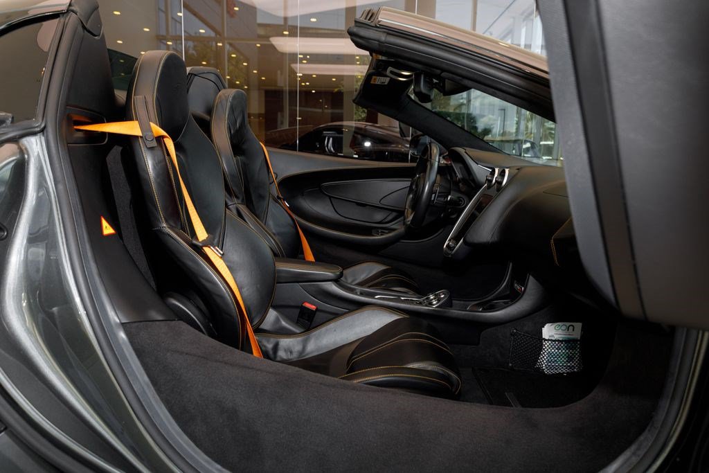 Used 2019 McLaren 570S Spider RWD image 10