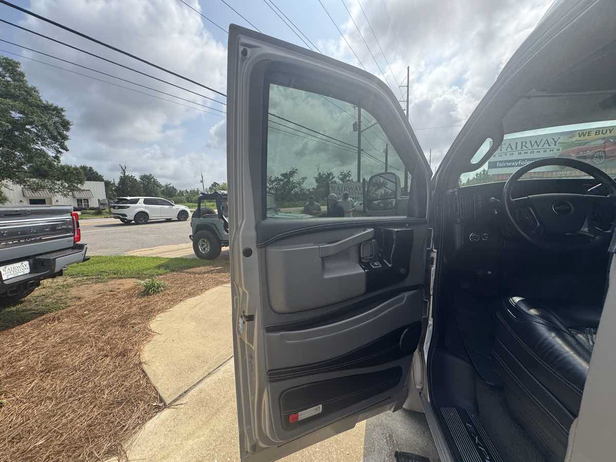 Used 2022 Chevrolet Express 2500 Extended w/ Enhanced Convenience Package RWD image 20