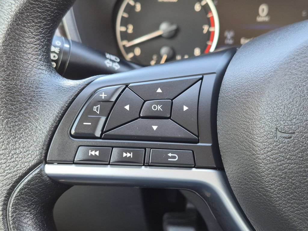 Used 2025 Nissan Altima 2.5 SV FWD image 21
