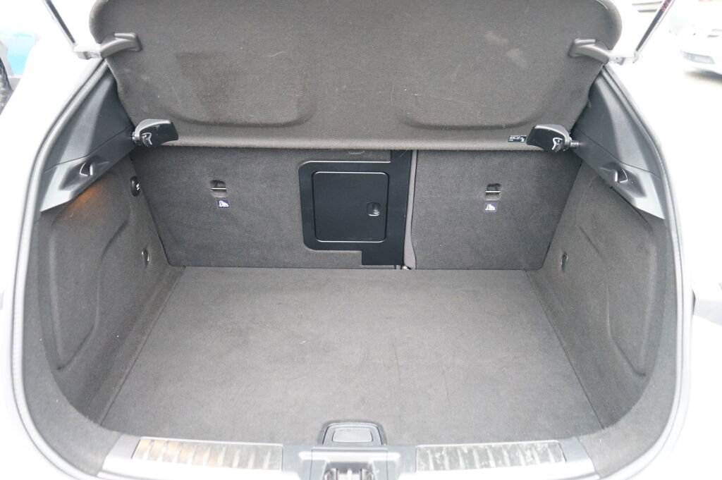 Used 2018 INFINITI QX30 Premium w/ Technology Package image 9