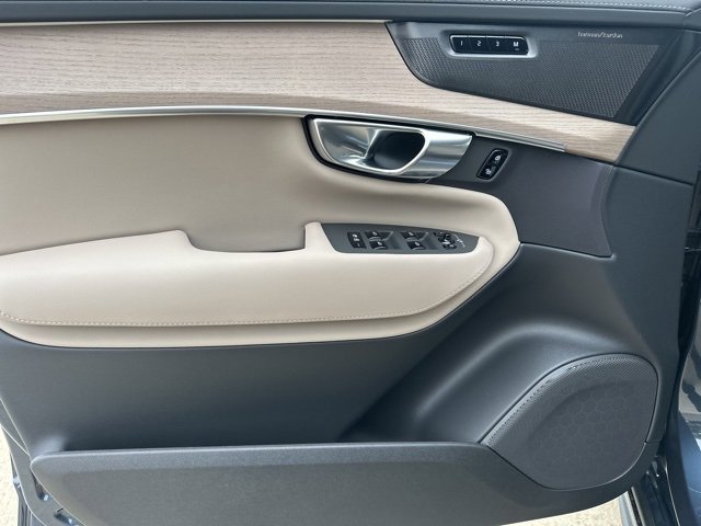 New 2026 Volvo XC90 B6 Plus w/ Protection Package Premier image 12