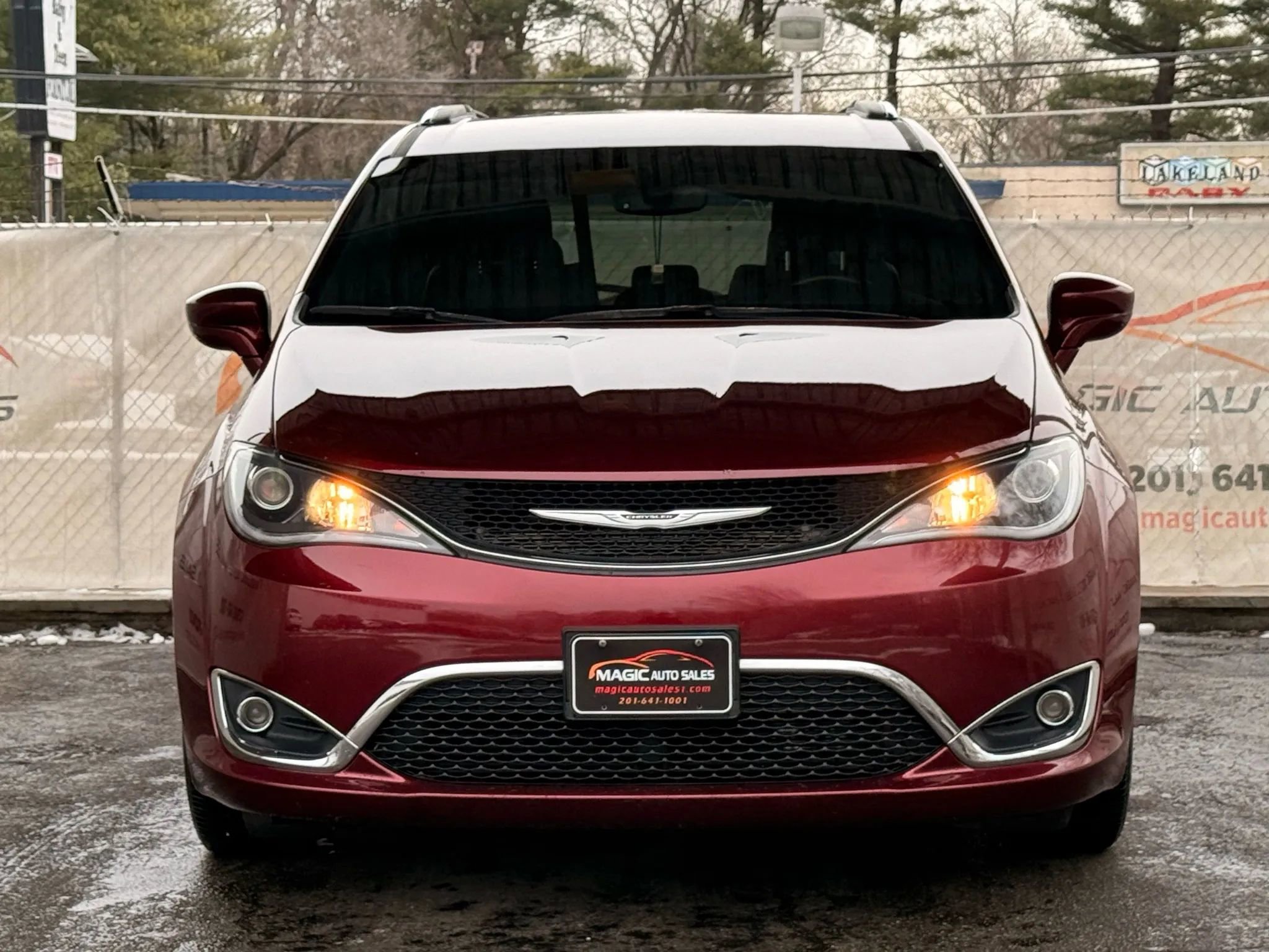 Used 2020 Chrysler Pacifica Touring-L image 5