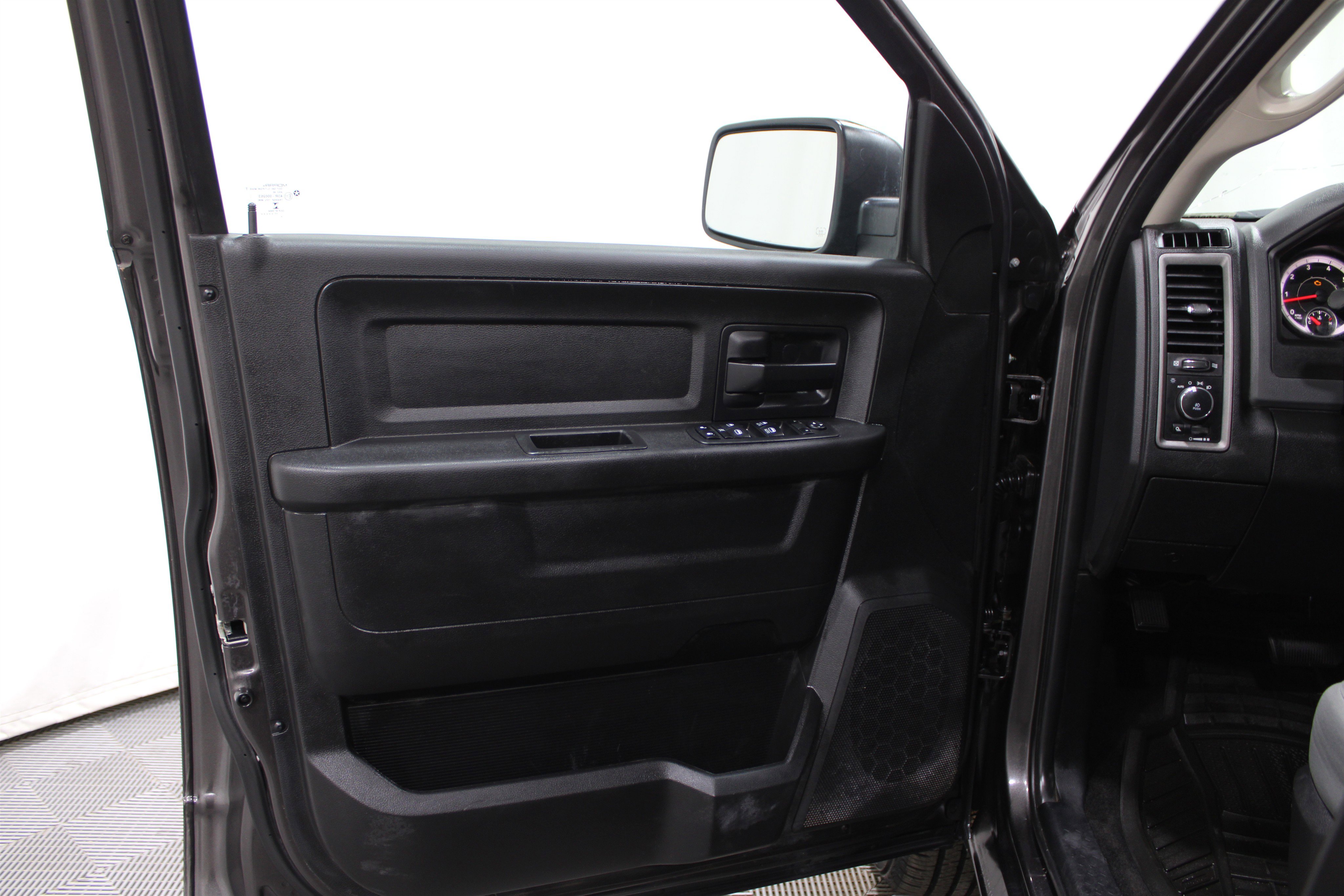 Used 2017 RAM 1500 Express w/ Express Value Package image 6