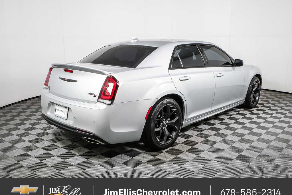 Used 2022 Chrysler 300 S w/ Safetytec Plus Group RWD image 3