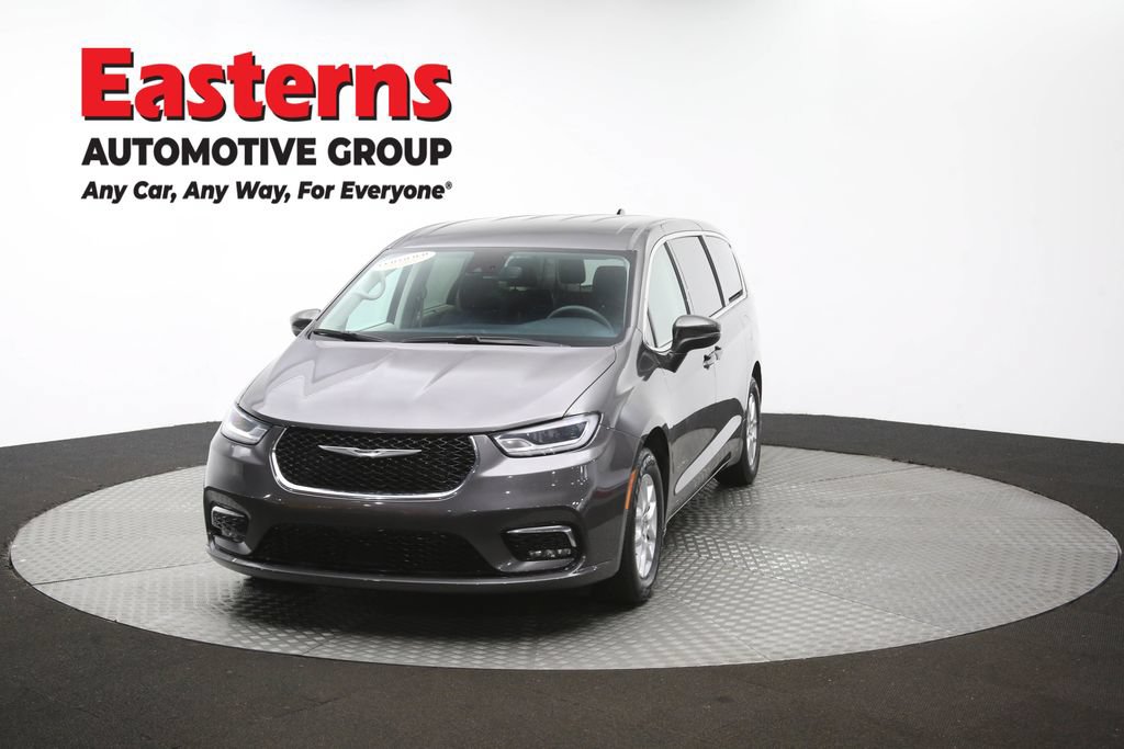 Used 2023 Chrysler Pacifica Touring-L FWD image 55