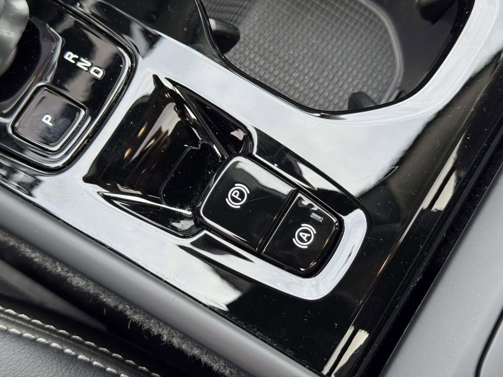 Certified 2026 Volvo XC40 B5 Plus w/ Protection Package Premier image 29
