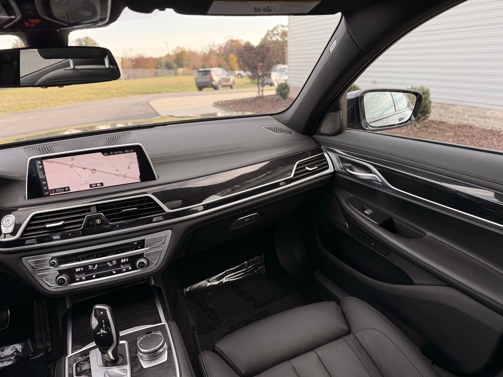 Used 2019 BMW 740i w/ M Sport Package image 32