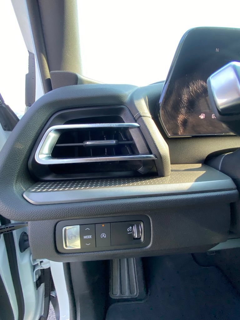 Used 2024 Chevrolet Traverse LT FWD image 12