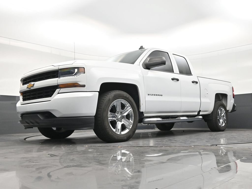 Used 2018 Chevrolet Silverado 1500 Custom w/ Custom Value Package RWD image 19