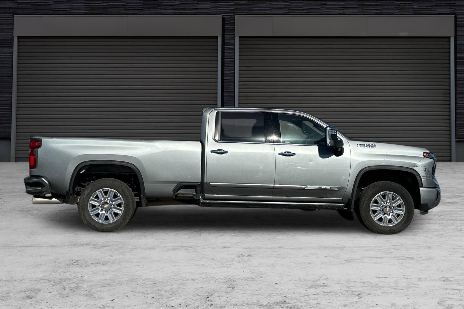 Used 2024 Chevrolet Silverado 3500 High Country w/ Technology Package image 3