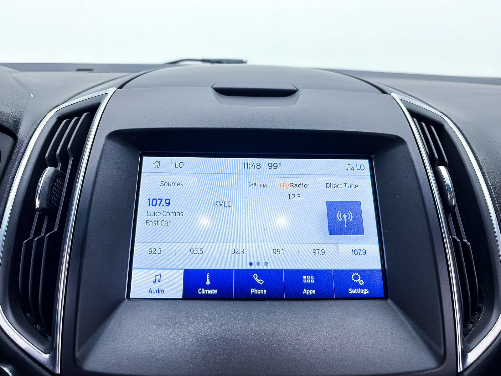 Used 2019 Ford Edge Titanium FWD image 7