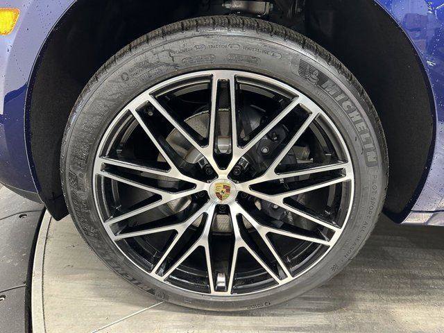 New 2025 Porsche Macan image 11