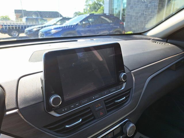 Used 2024 Nissan Altima 2.5 SV FWD image 13