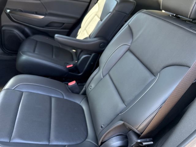 Used 2023 GMC Acadia SLT AWD/4WD image 10