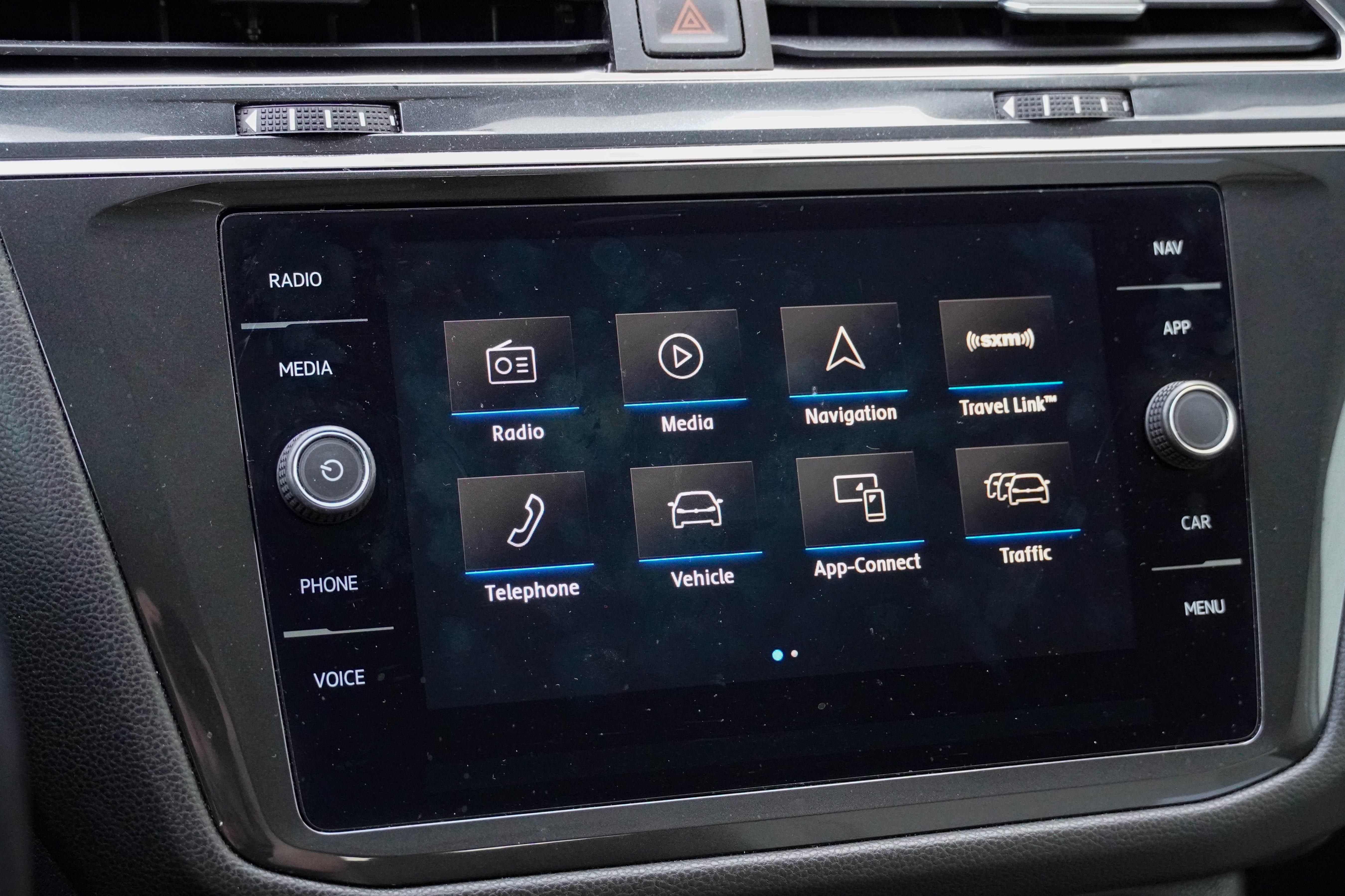 Used 2018 Volkswagen Tiguan SEL FWD image 24