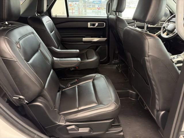 Used 2023 Ford Explorer XLT w/ Equipment Group 202A image 11