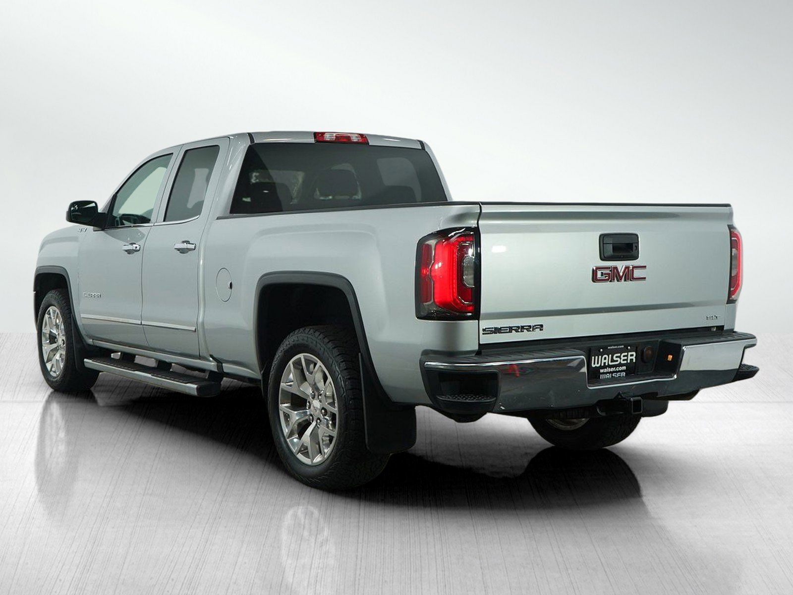 Used 2017 GMC Sierra 1500 SLT image 4