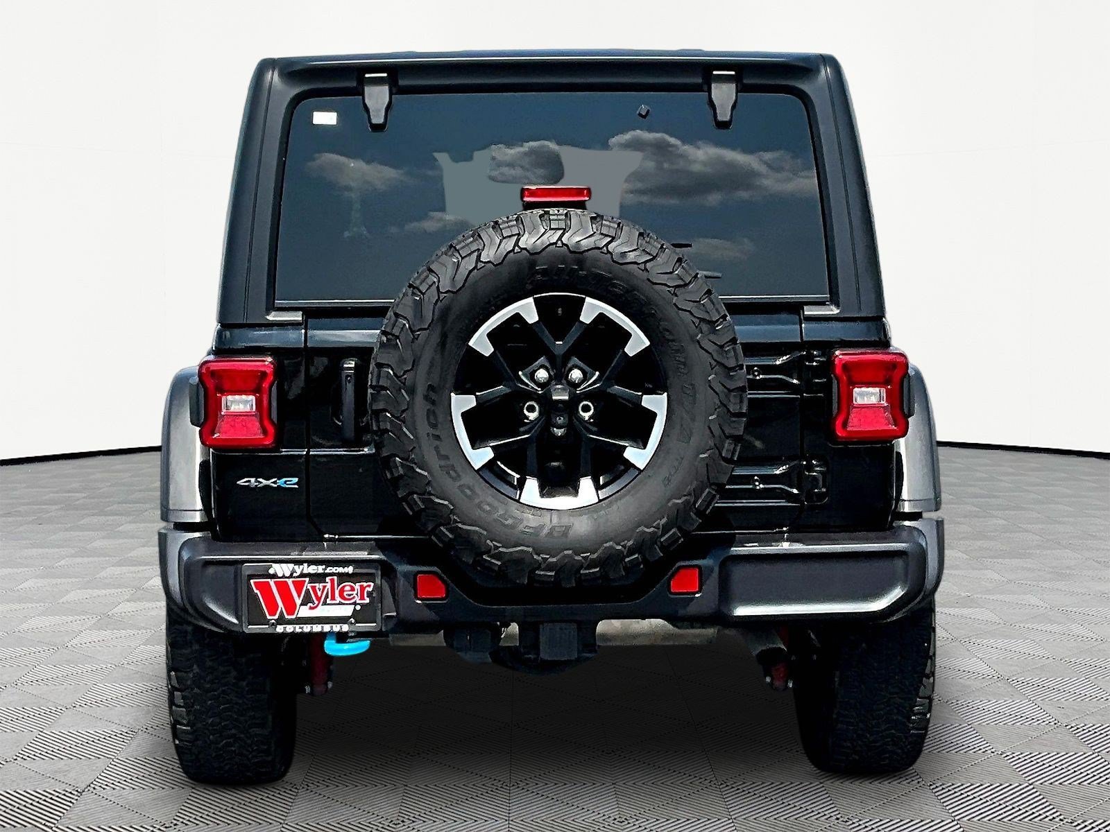 Used 2025 Jeep Wrangler Unlimited Rubicon 4xe w/ Convenience Group AWD/4WD image 5