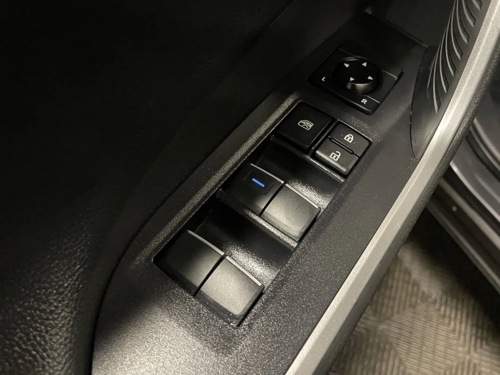 Used 2020 Toyota RAV4 XSE w/ XSE Grade Weather Package image 31