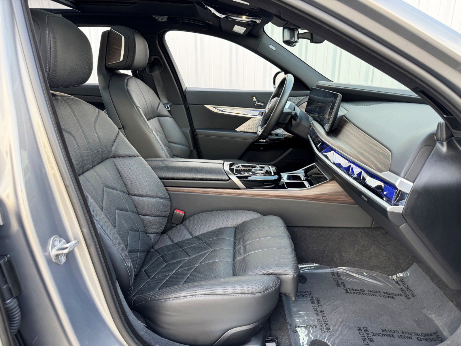 Used 2023 BMW i7 xDrive60 image 16