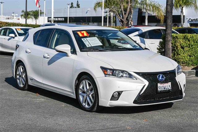 Used 2017 Lexus CT 200h w/ Navigation System Package image 3
