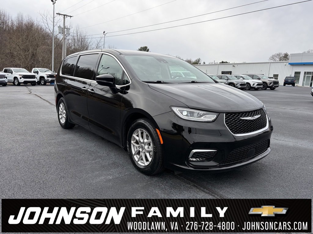 Used 2024 Chrysler Pacifica Touring-L