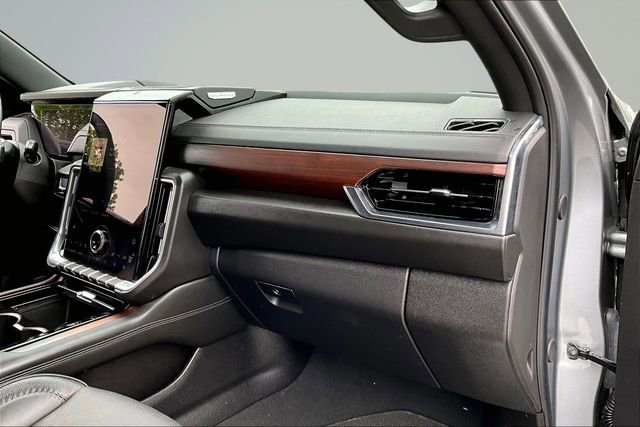 Used 2025 GMC Yukon Denali AWD/4WD image 26