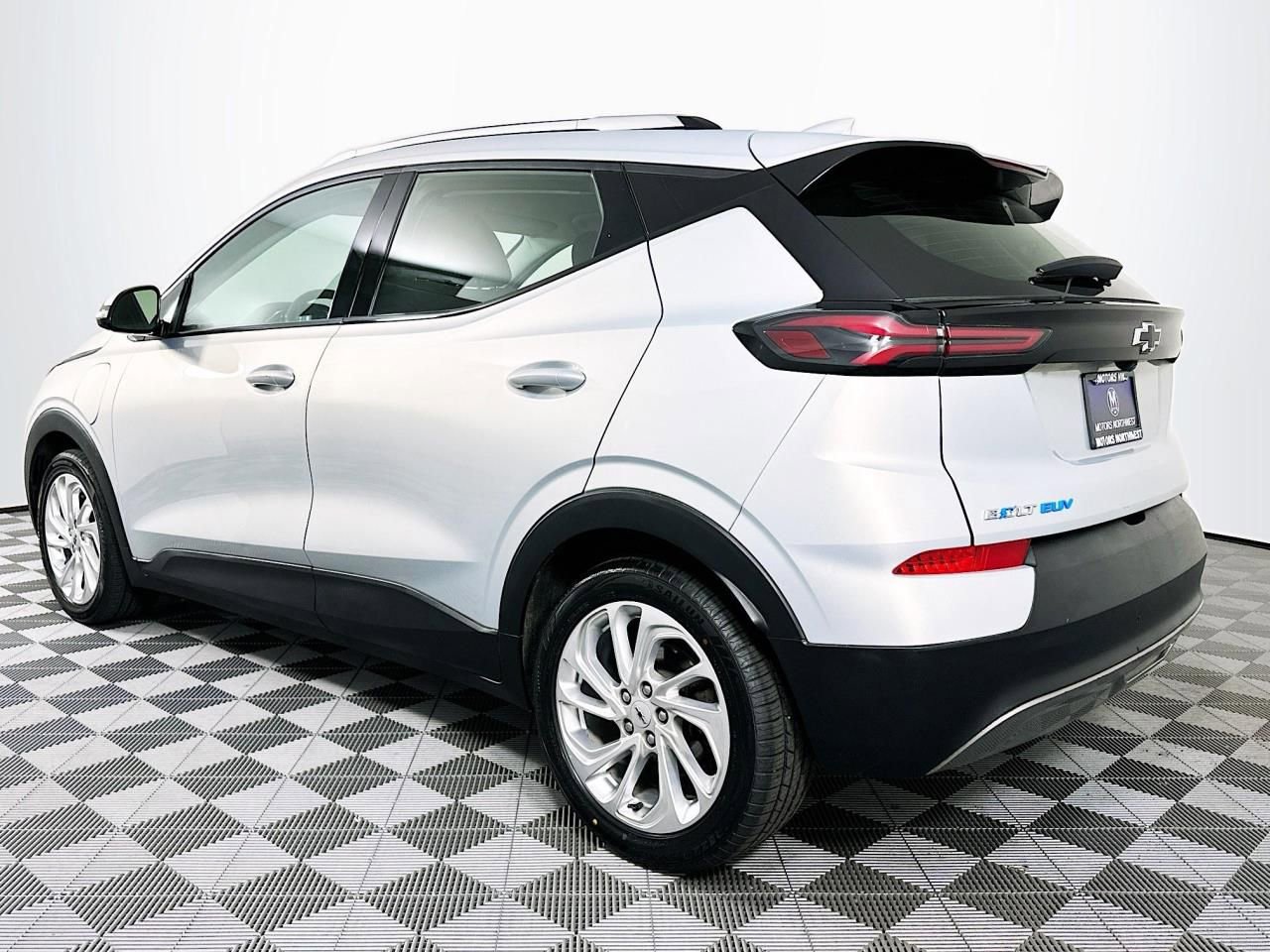 Used 2023 Chevrolet Bolt EUV LT FWD image 8