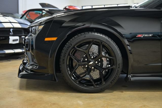 Used 2015 Chevrolet Camaro Z/28 RWD image 8