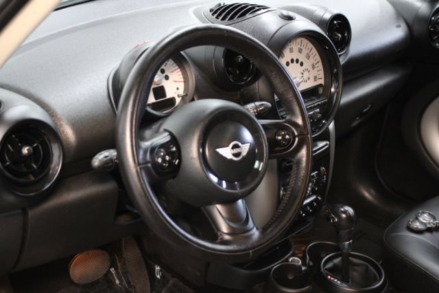 Used 2014 MINI Cooper Countryman FWD image 11