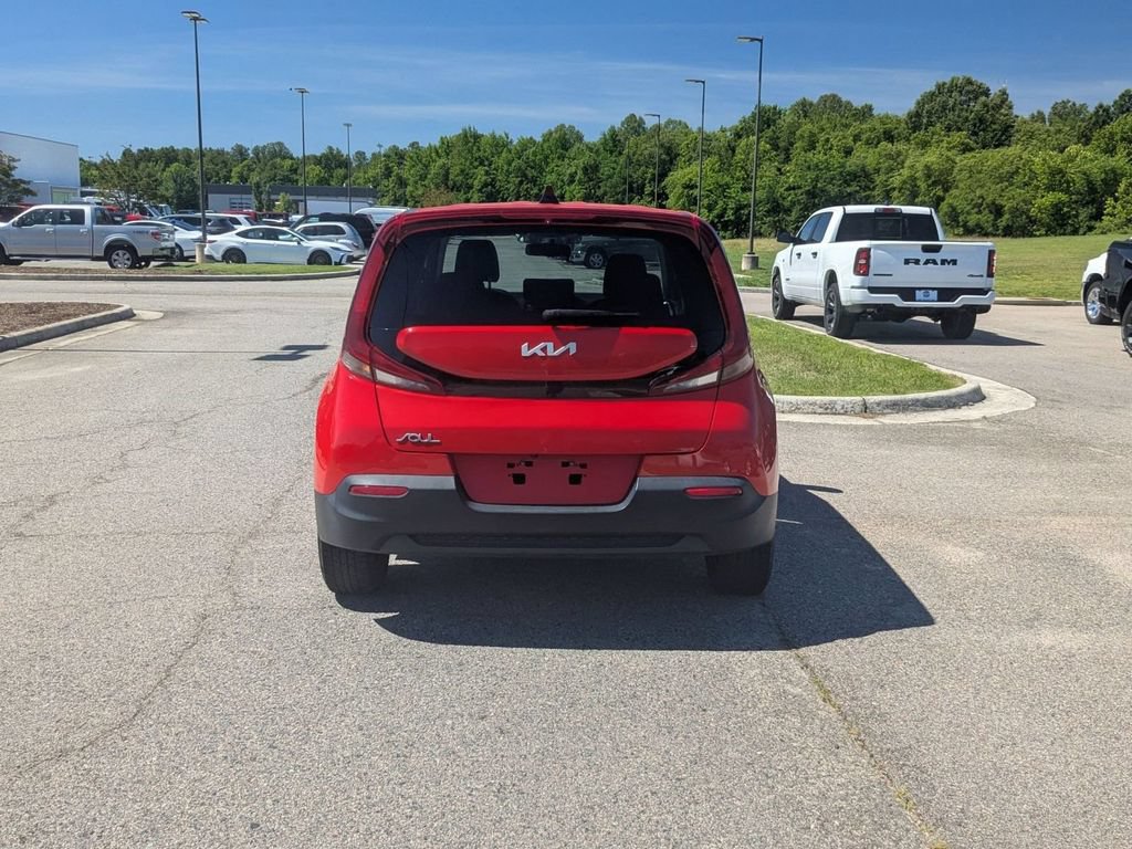 Used 2022 Kia Soul LX FWD image 4