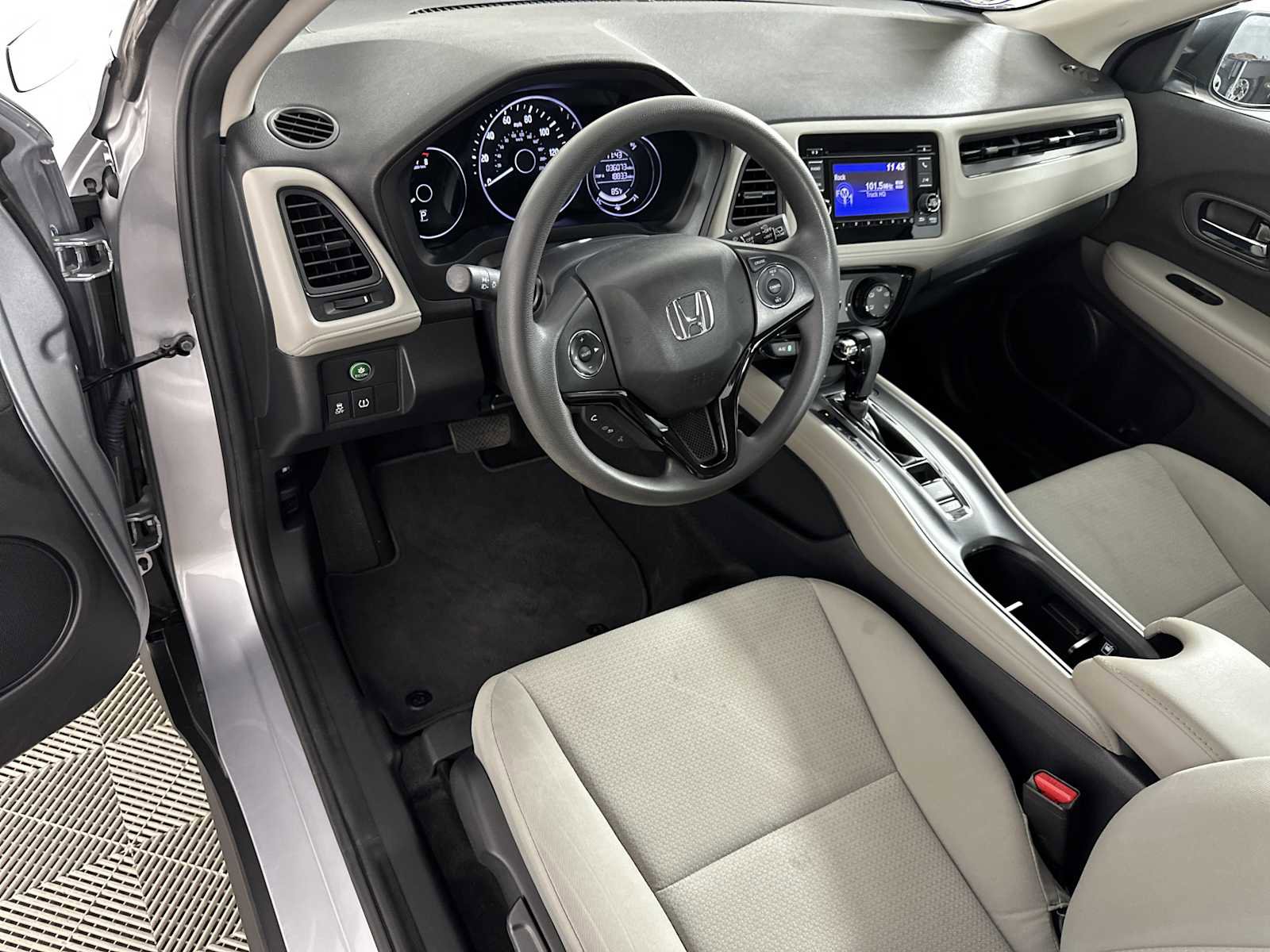 Used 2022 Honda HR-V LX image 10
