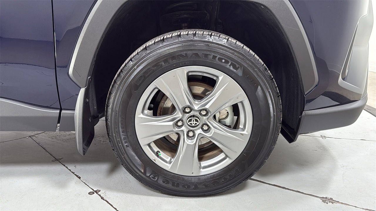 Used 2025 Toyota RAV4 XLE image 21