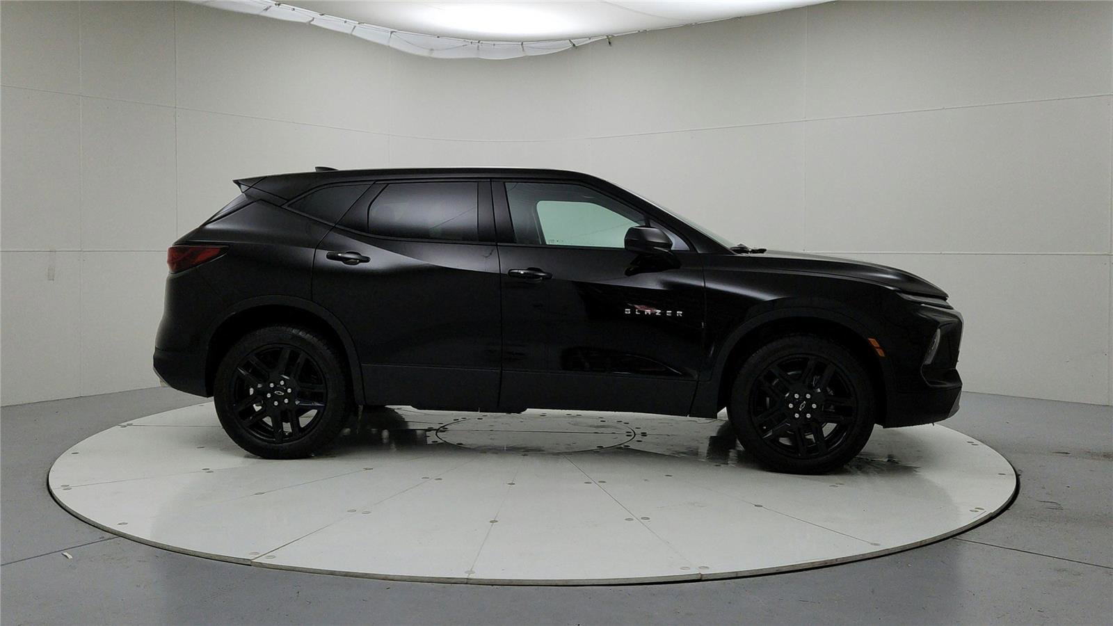 Used 2024 Chevrolet Blazer LT image 2