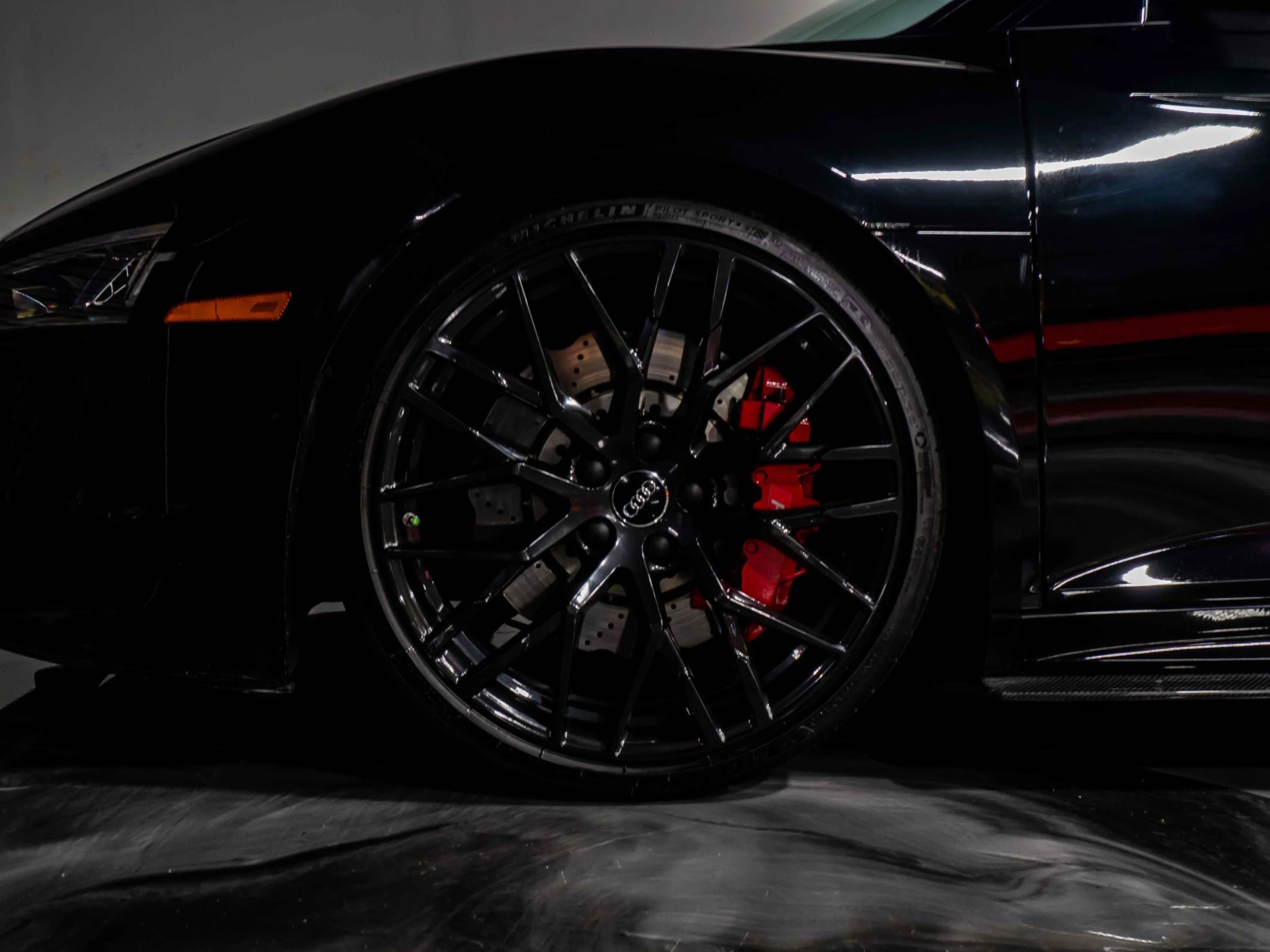 Used 2018 Audi R8 V10 w/ Premium Package image 16