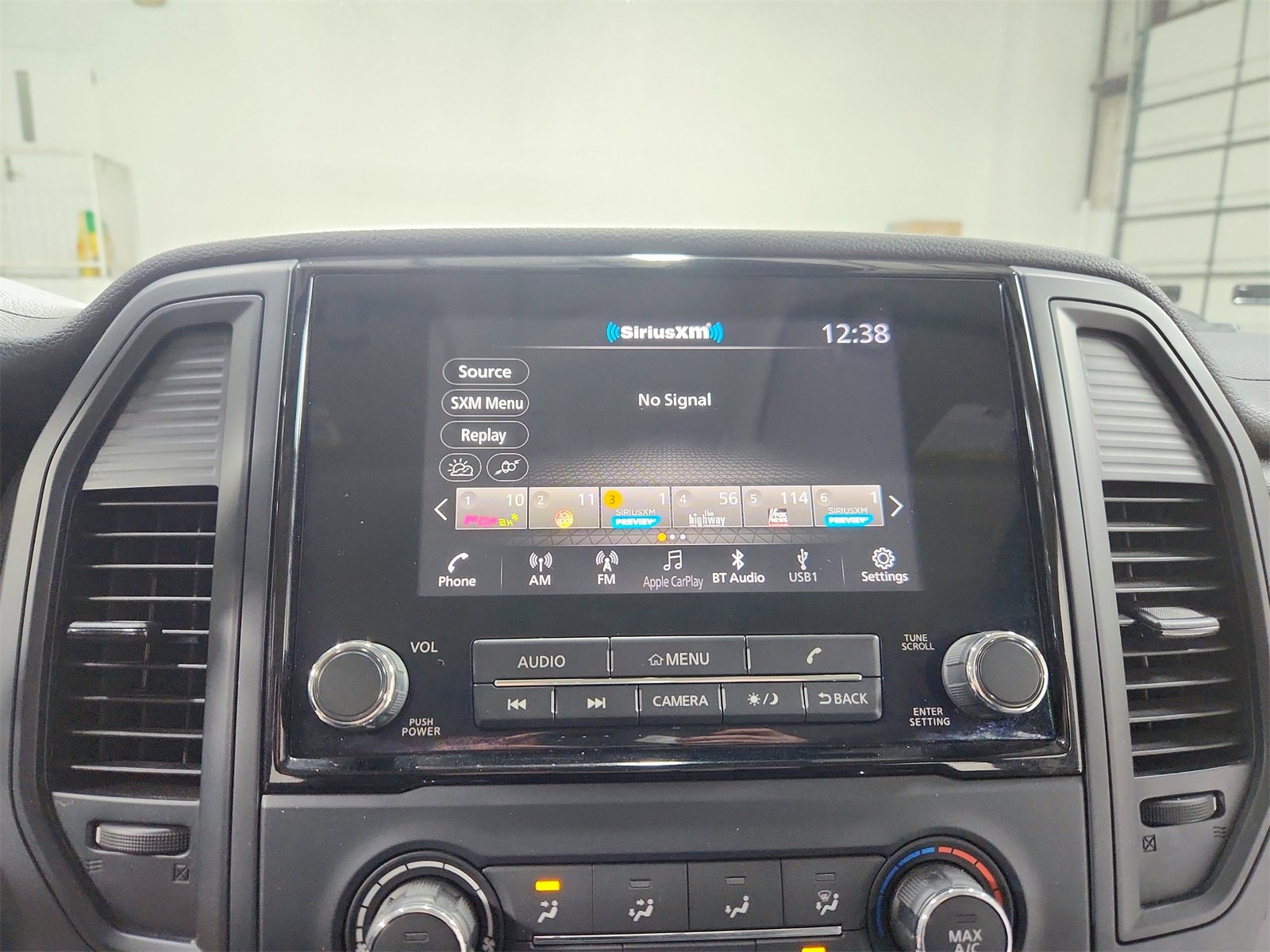 Used 2023 Nissan Titan SV image 24