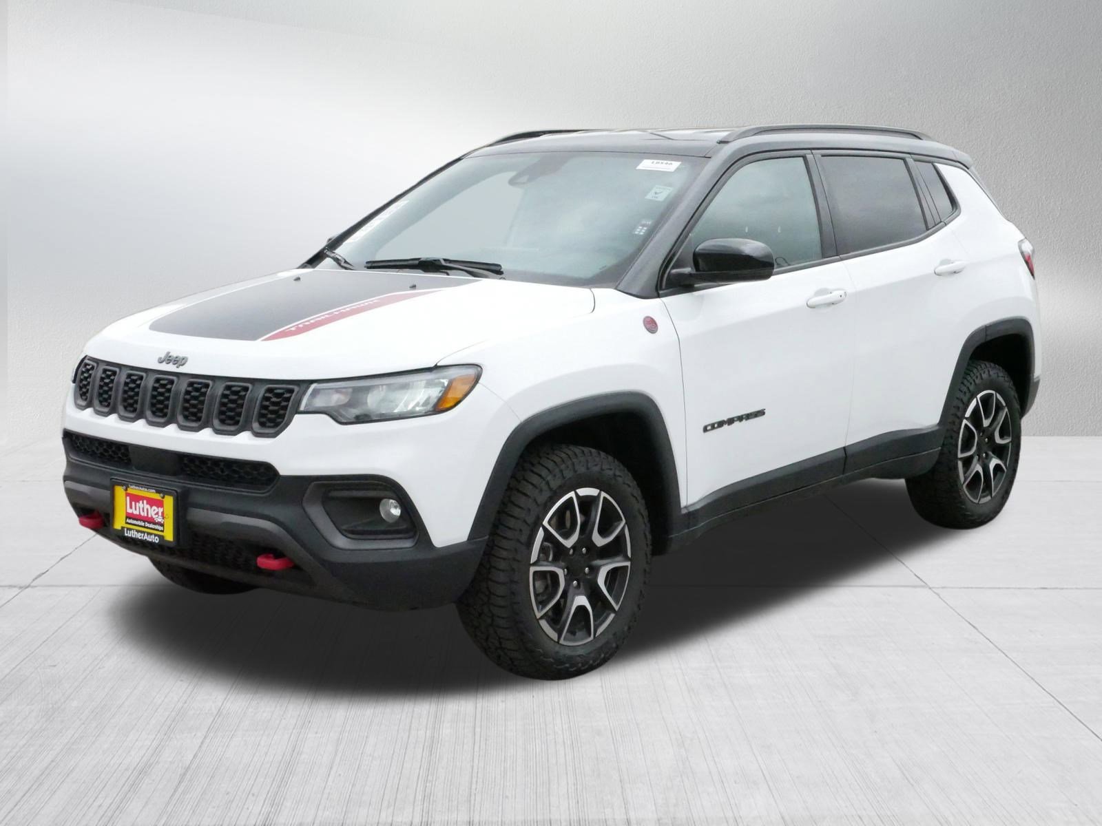 Used 2024 Jeep Compass Trailhawk image 3
