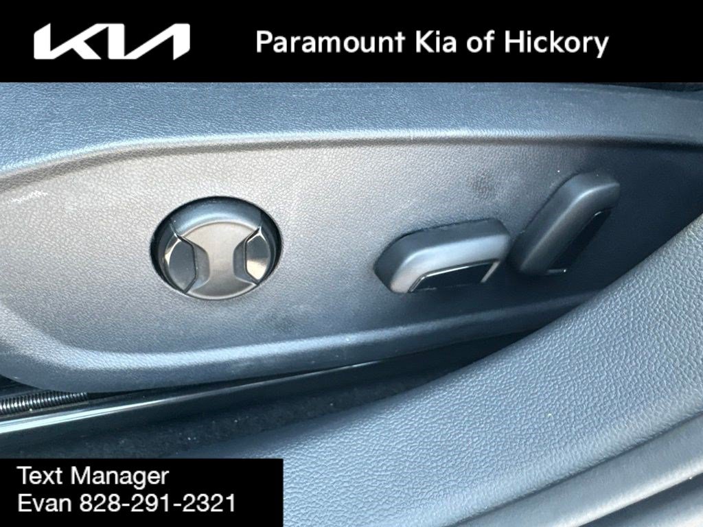 Used 2023 Volkswagen Jetta SE FWD image 18