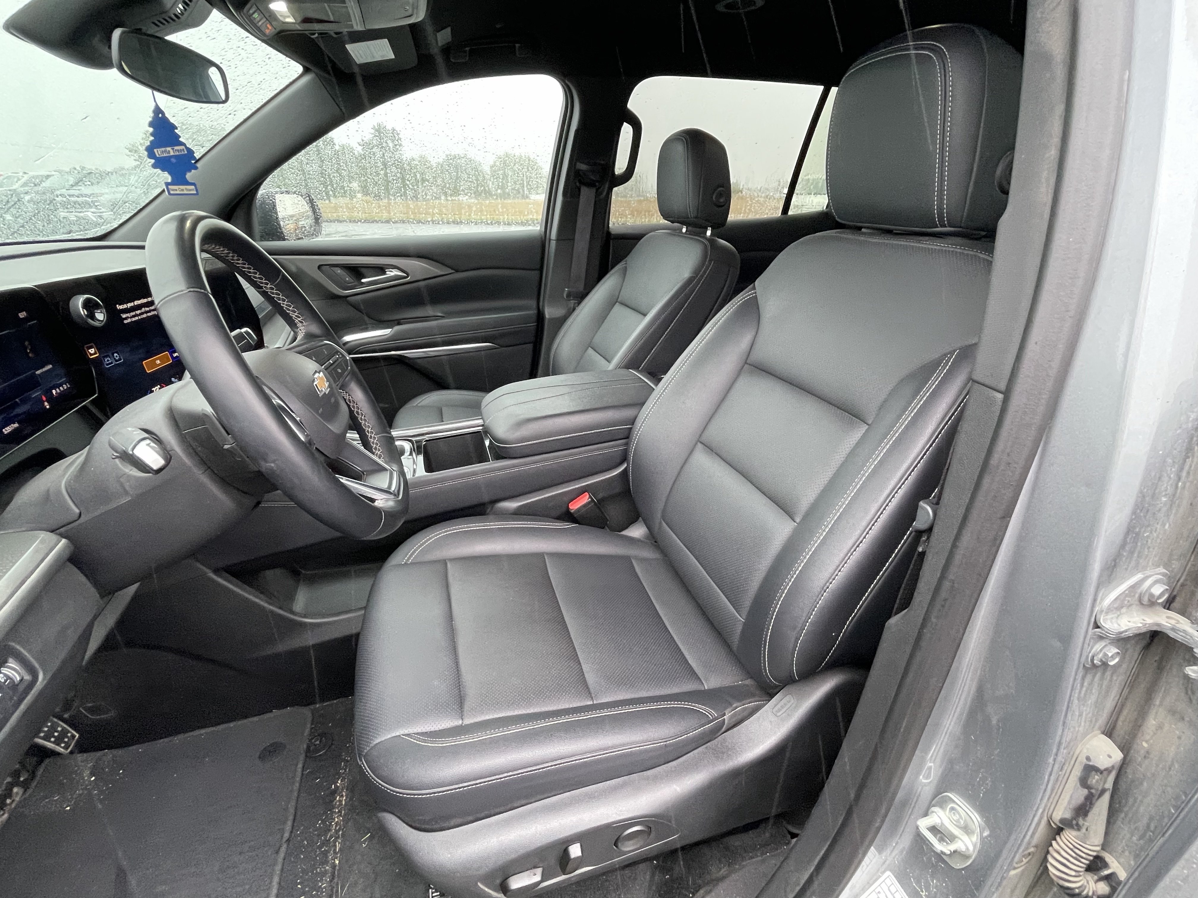 Used 2025 Chevrolet Traverse LT AWD/4WD image 11