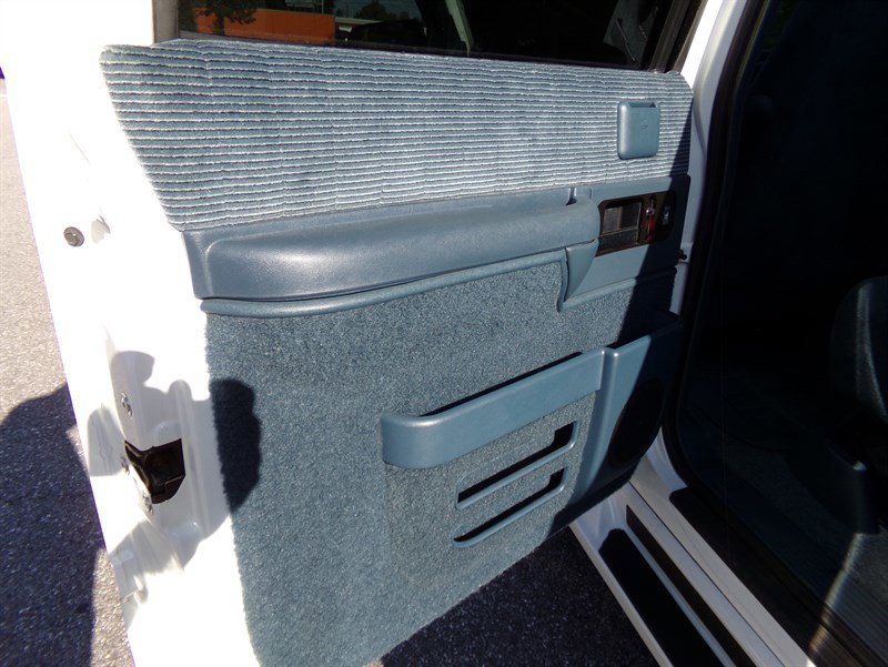 Used 1994 Chevrolet Suburban K1500 4WD image 25