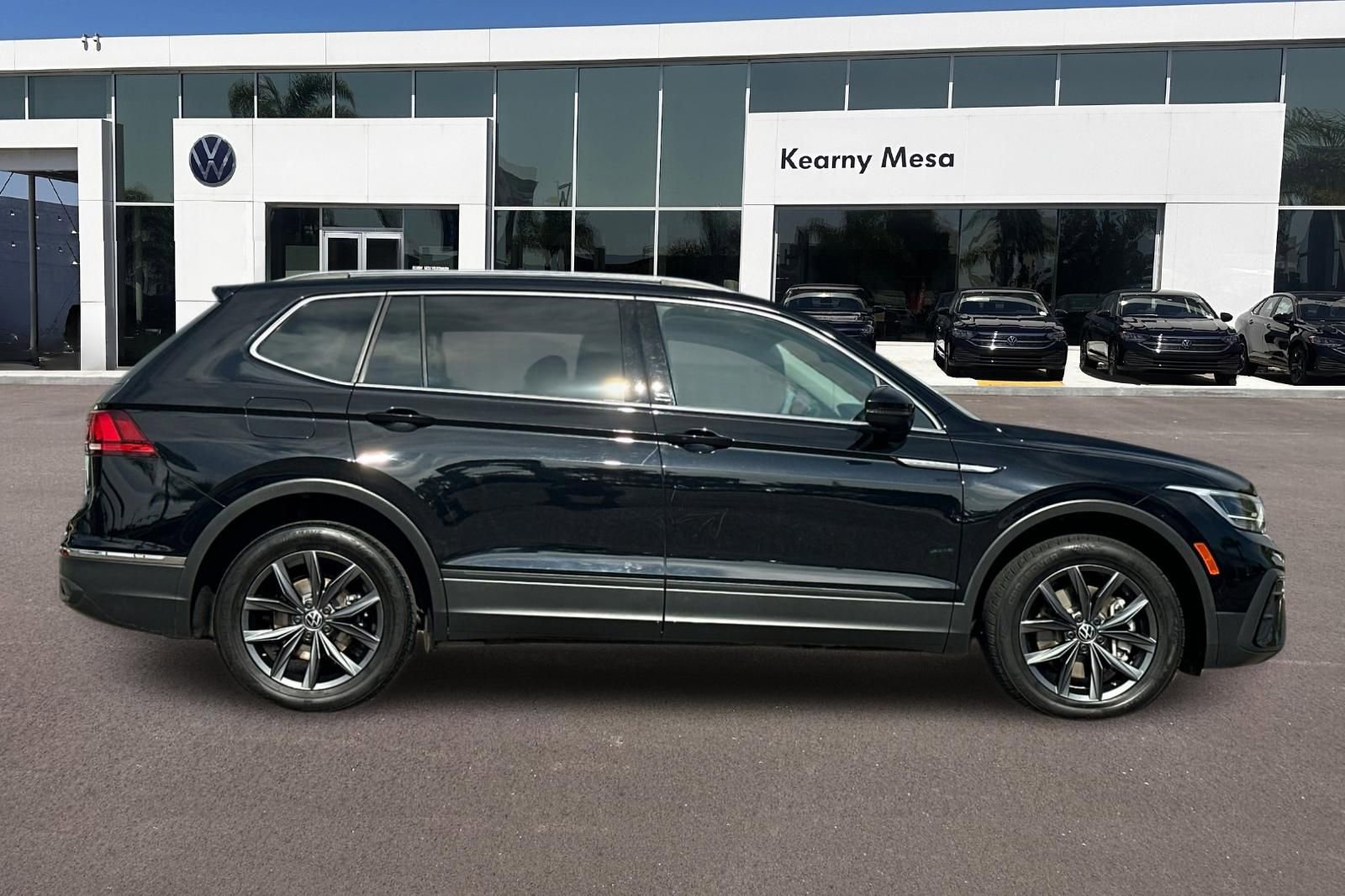 Used 2022 Volkswagen Tiguan SE FWD image 3